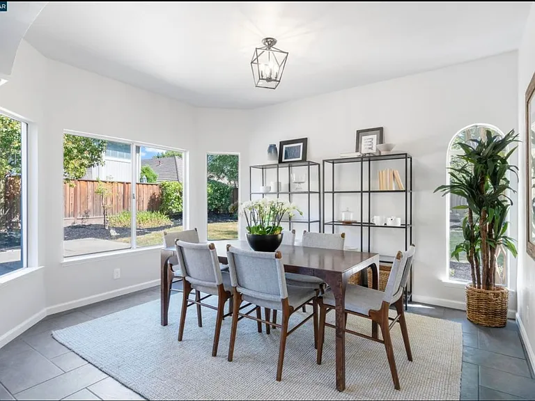 5 Stuart Pl — Photo 10