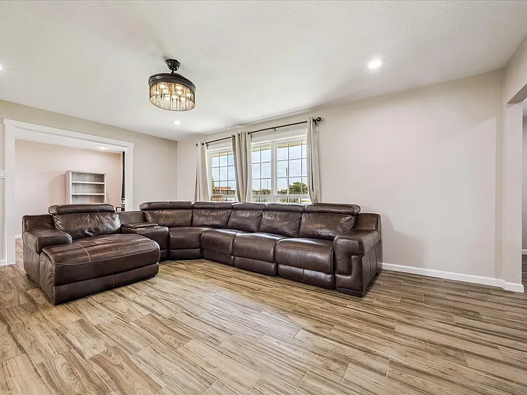 405 N Fulton St — Photo 11