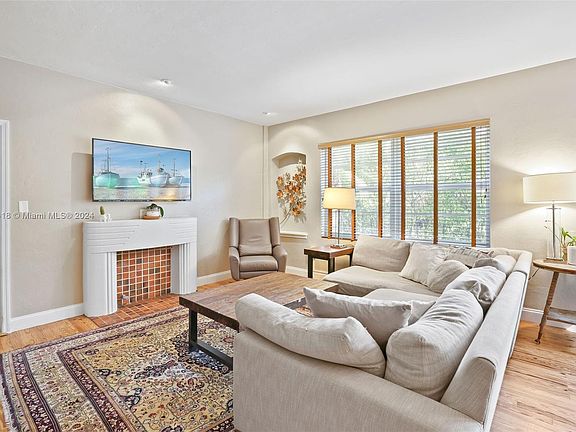4th image of 1435 West Ave APT 2