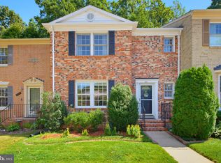 9415 Park Hunt Ct, Springfield, VA 22153