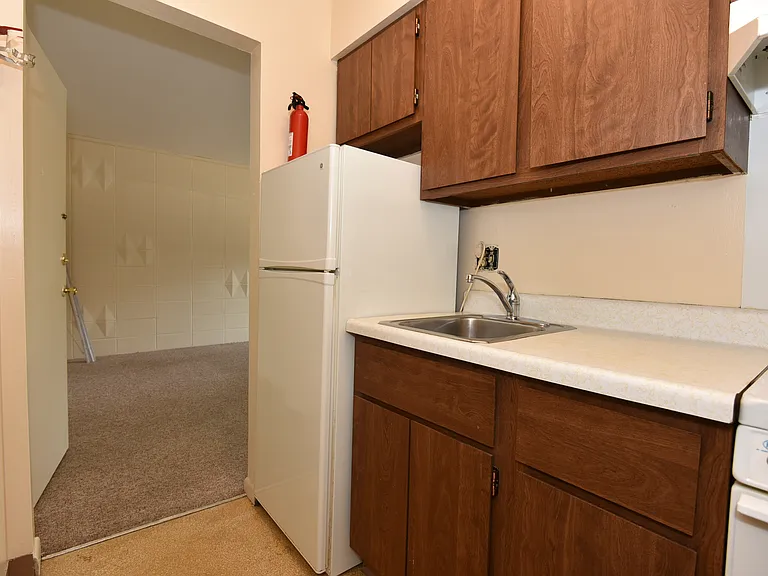 411 S Henderson St — Photo 6