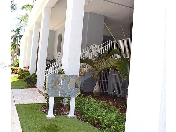 2nd image of 170 SE 14th St APT 2607