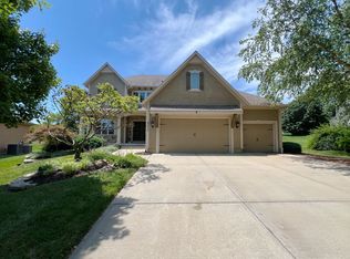 9011 W 158th Ter, Overland Park, KS 66221