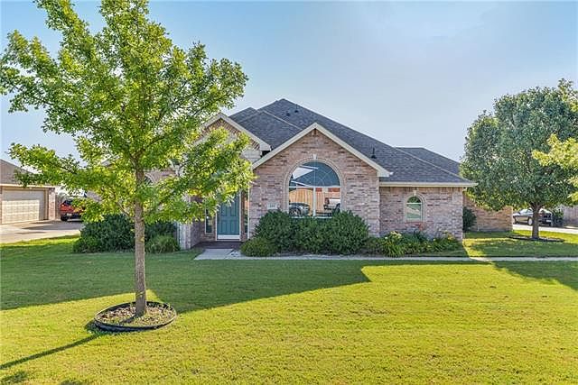 1st image of 220 Kings Court Dr
