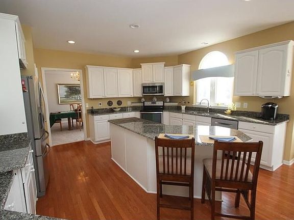 3rd image of 625 Richland Way