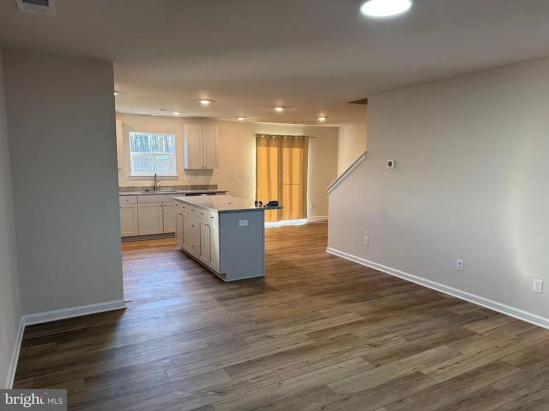 5 bed, 3.0 bath, 1687 sqft, $2,800 — Photo 4