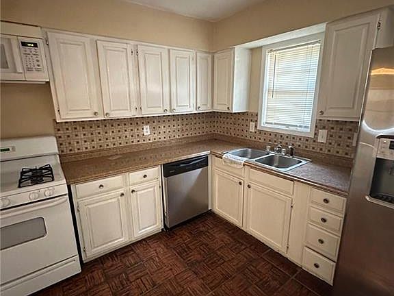 4th image of 3241 Abbeywood Dr