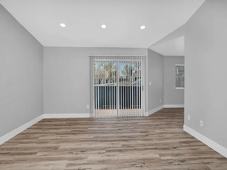 Summerview Apts — Photo 16
