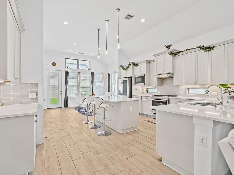 10718 Blossom River Dr — Photo 17