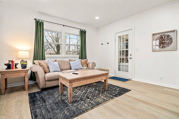 1st image of 3724 N Vincent Ave