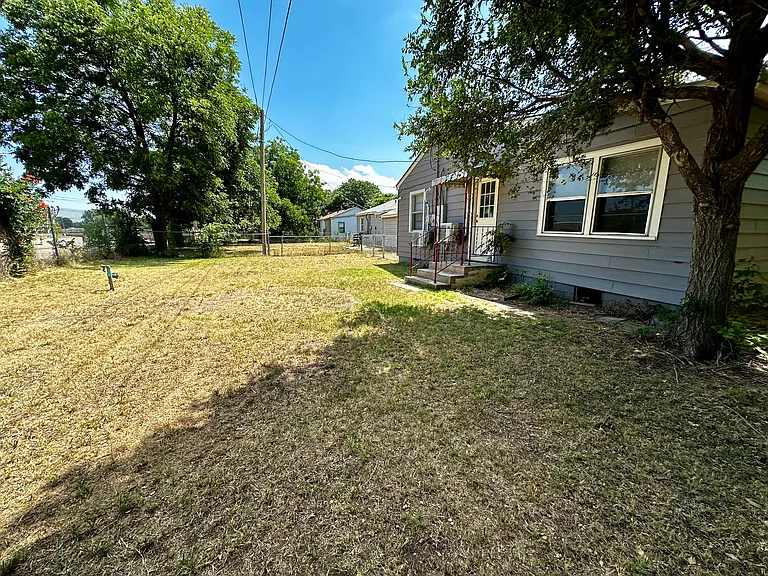 212 SW 23rd Pl — Photo 26