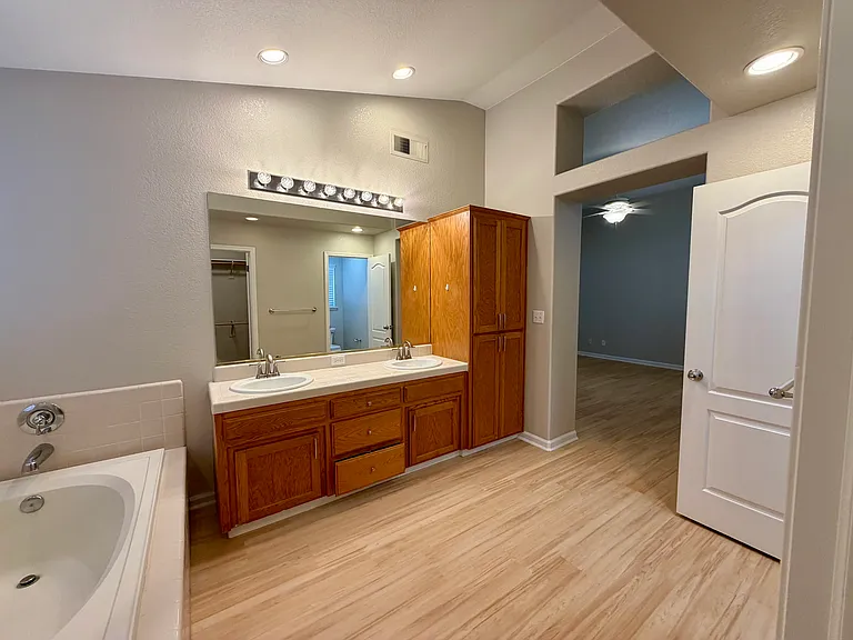 2295 E Niles Ave — Photo 6