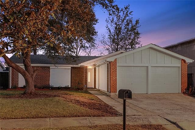 1st image of 3725 Woodbriar Dr