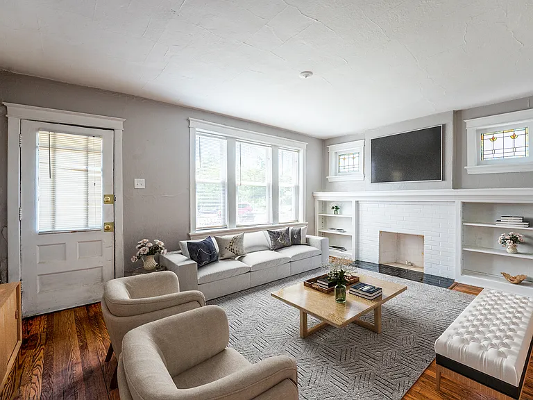 1323 Woodland Dr — Photo 5
