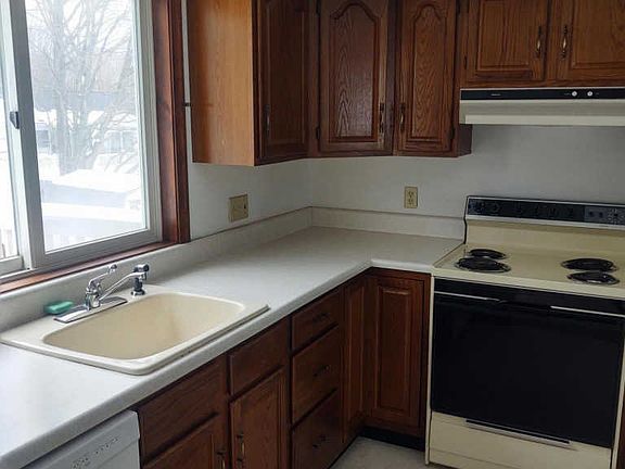 2nd image of 108 Mary Ann St