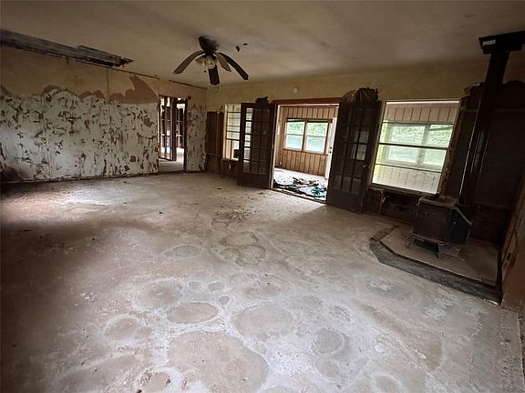3rd image of 123 Shady Ln