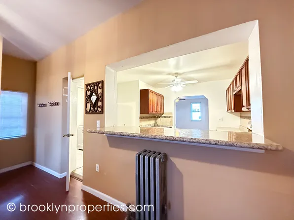 2906 Voorhies Avenue image 6 of 19