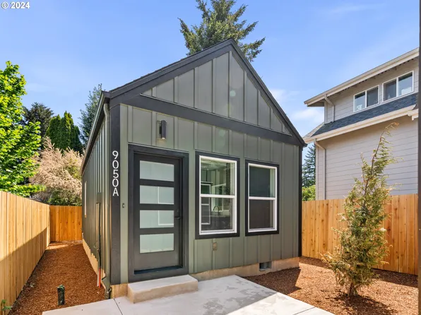 9050 N Endicott Ave #B, Portland, OR 97217