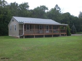 790 Quaker Valley Rd, New Paris, PA 15554