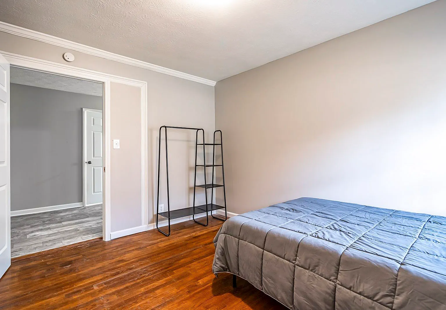 4 bed, 3.0 bath, 1860 sqft, $628 — Photo 1
