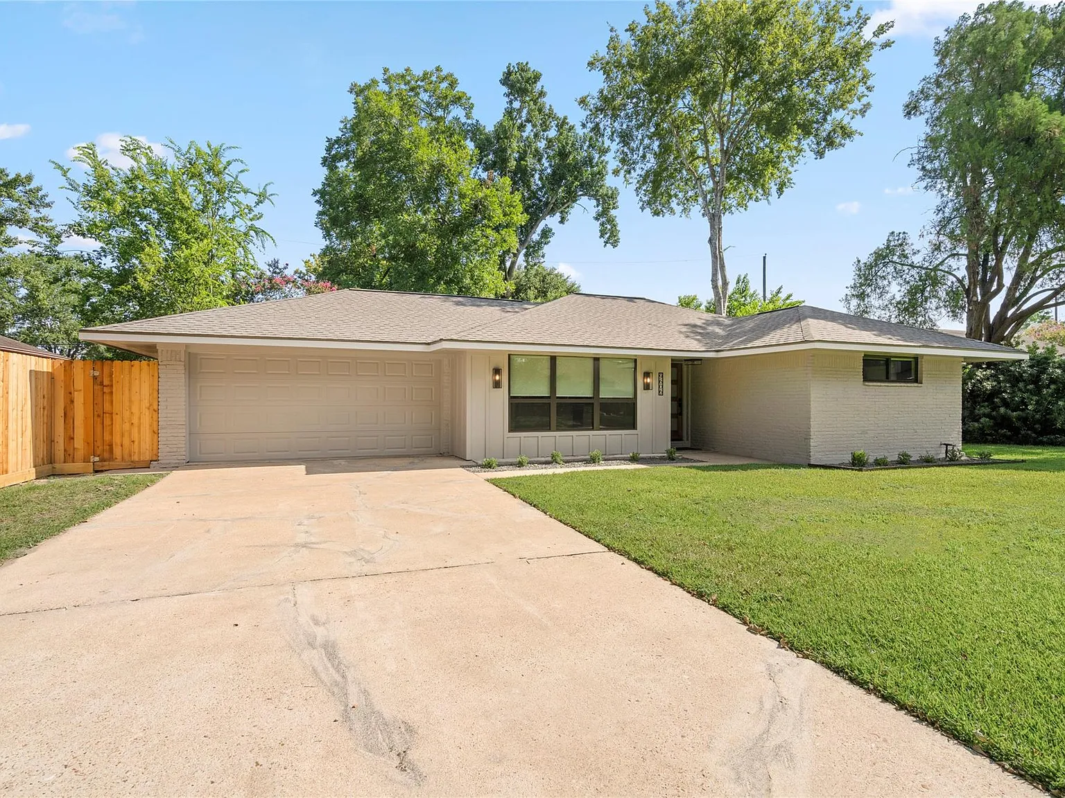 3 bed, 2.0 bath, 1320 sqft, $3,050 — Photo 1