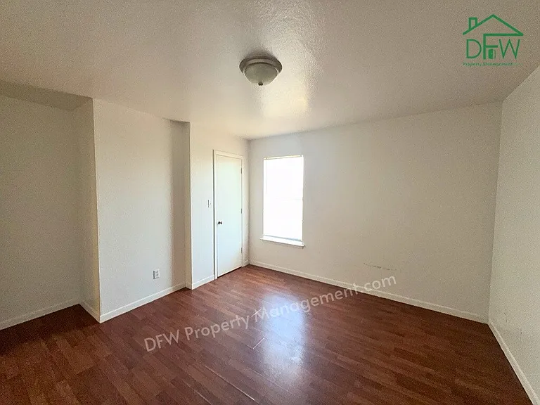 809 W Walnut St #B2 — Photo 3