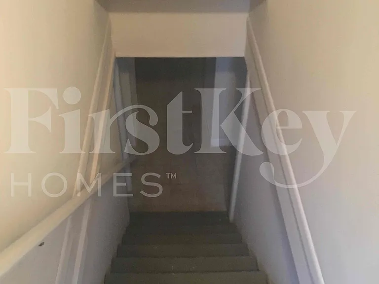 410 S Villa Ave — Photo 15