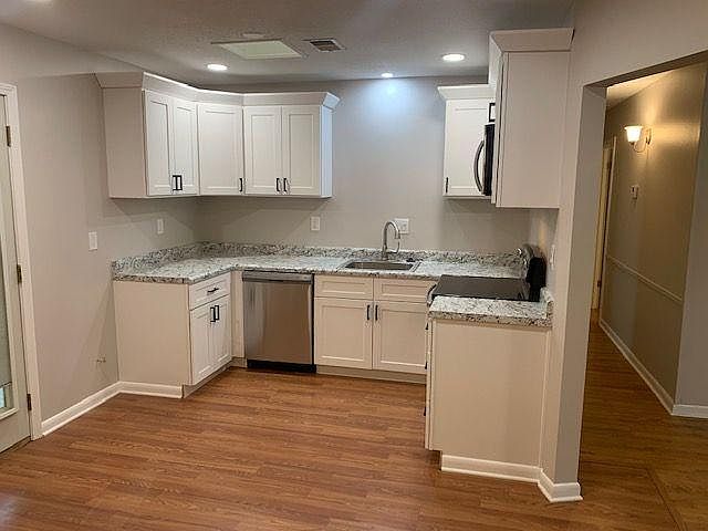 2nd image of 122 W Chipwood Dr