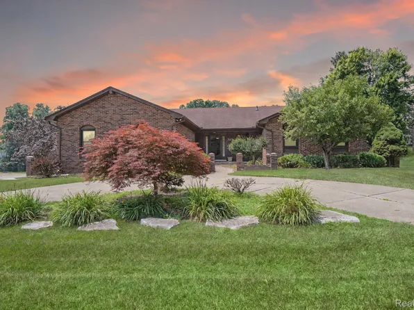 311 Fordcroft Dr, Rochester Hills, MI 48309
