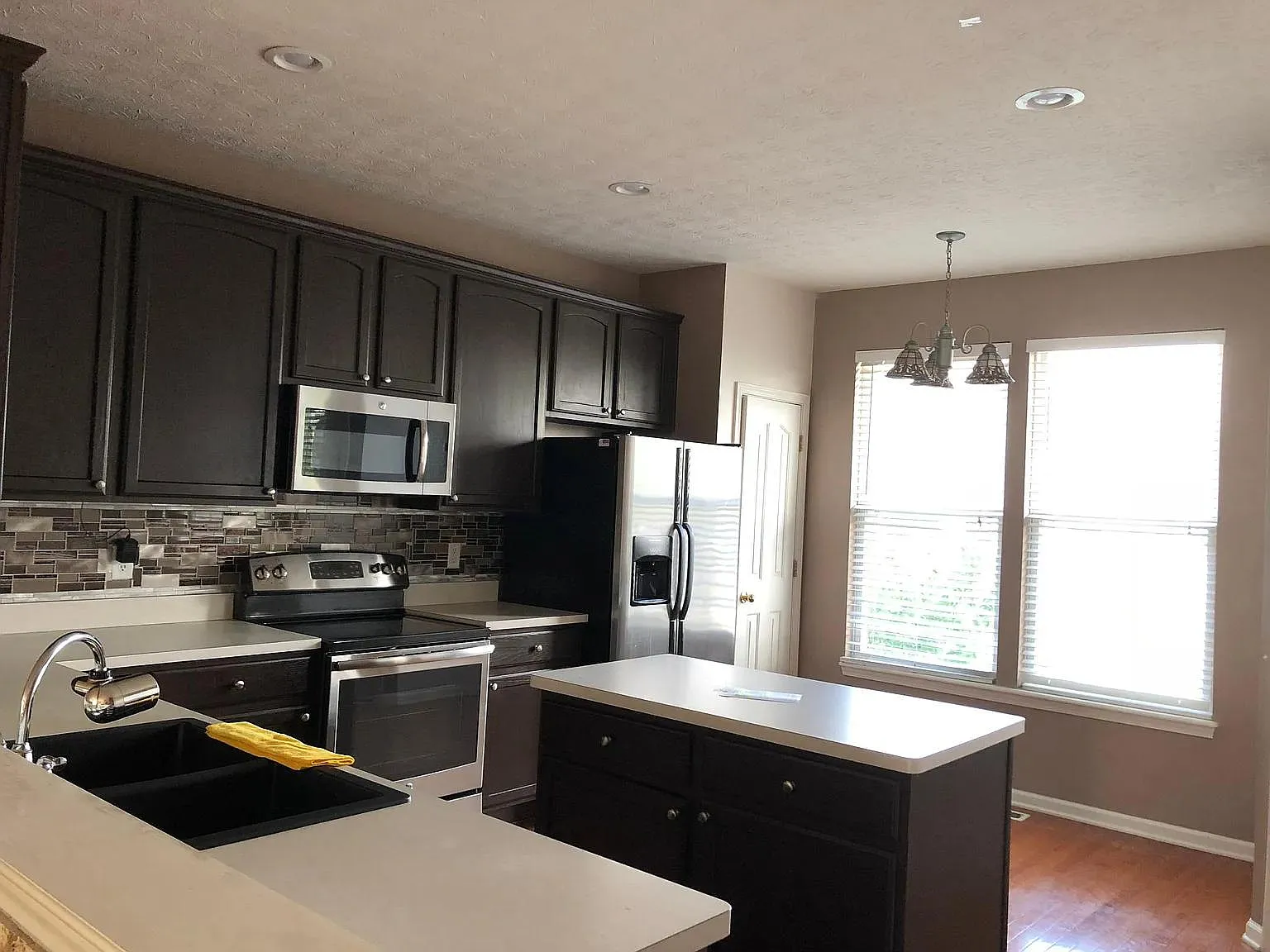 2 bed, 2109 sqft, $2,350 — Photo 4