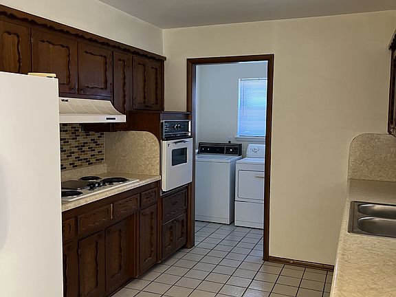 2nd image of 1513 Parkwoods Ter