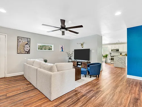 2925 Rolling Hills Dr Photo 1