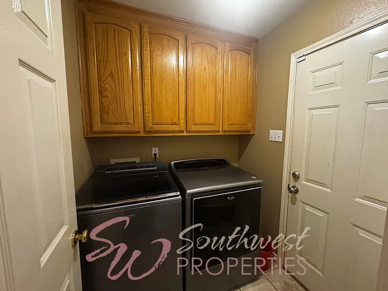 1449 Oakwood Dr — Photo 9