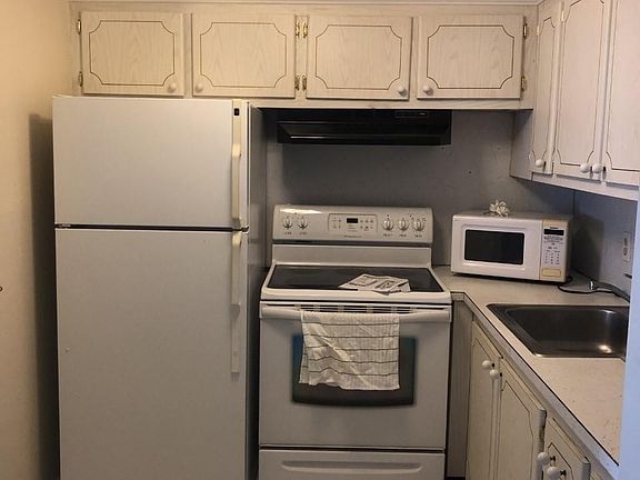 3rd image of 105 Berkshire E #105
