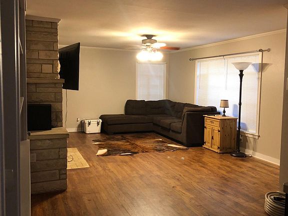 5th image of 903 Kenwood Ln