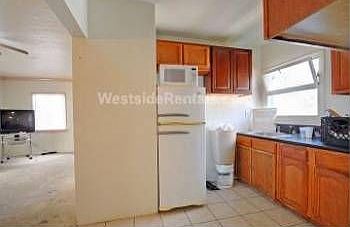 2nd image of 1752 Pine Ave #1/2