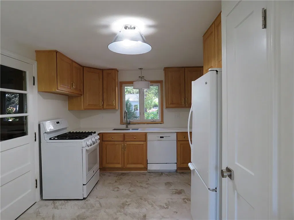 3 bed, 1.5 bath, 1447 sqft, $2,950 — Photo 2