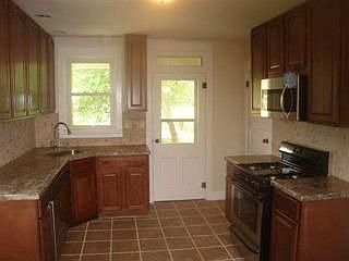 2nd image of 215 10th St