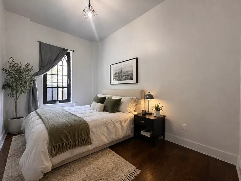 1487 Broadway #1A — Photo 4
