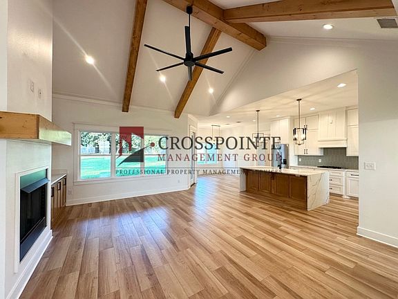 3rd image of 15849 Avery Ln