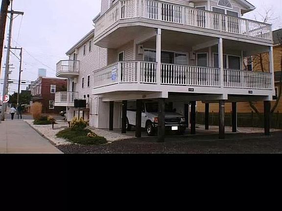 4th image of 1100 Bay Ave