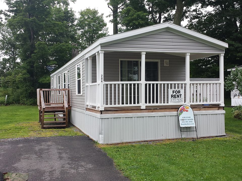 Home w/ Front Porch off the Kitchen