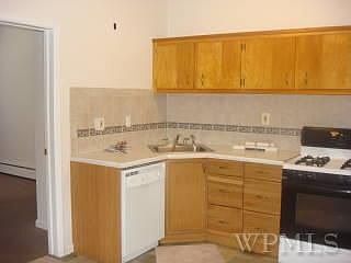 3rd image of 2728 Hering Ave