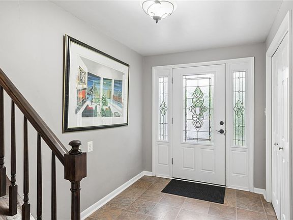 3rd image of 4044 Briarwood Dr