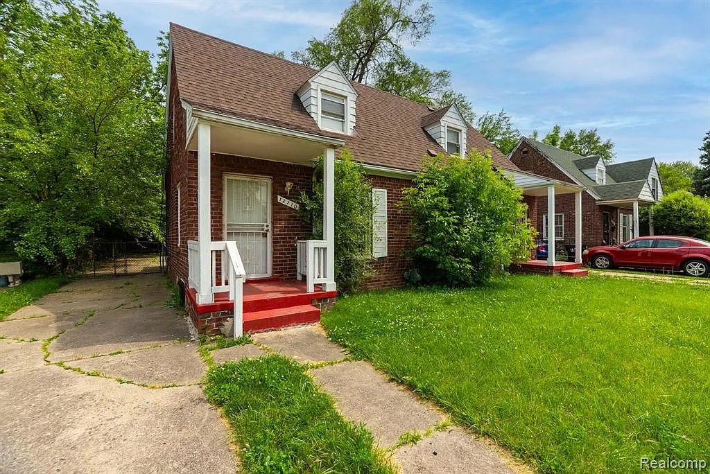 3 bed, 1.0 bath, 950 sqft, $1,250 — Photo 2