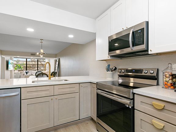 4th image of 1705 Whitehall Drive #303