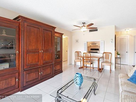 5th image of 630 Tennis Club Dr APT 306