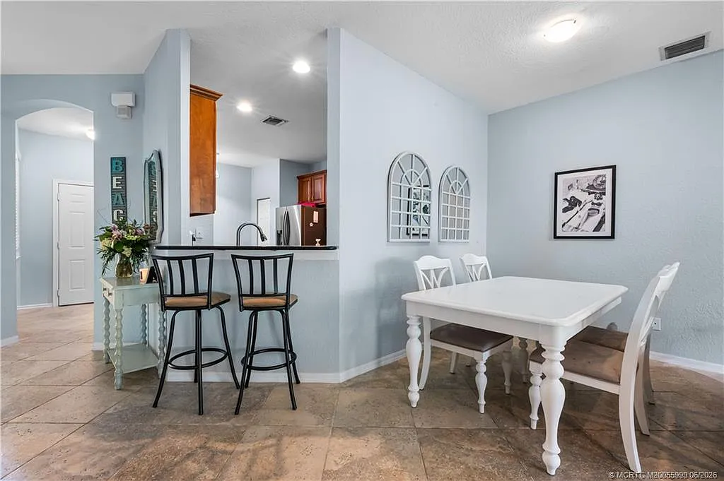 2 bed, 1.5 bath, 1776 sqft, $2,350 — Photo 2