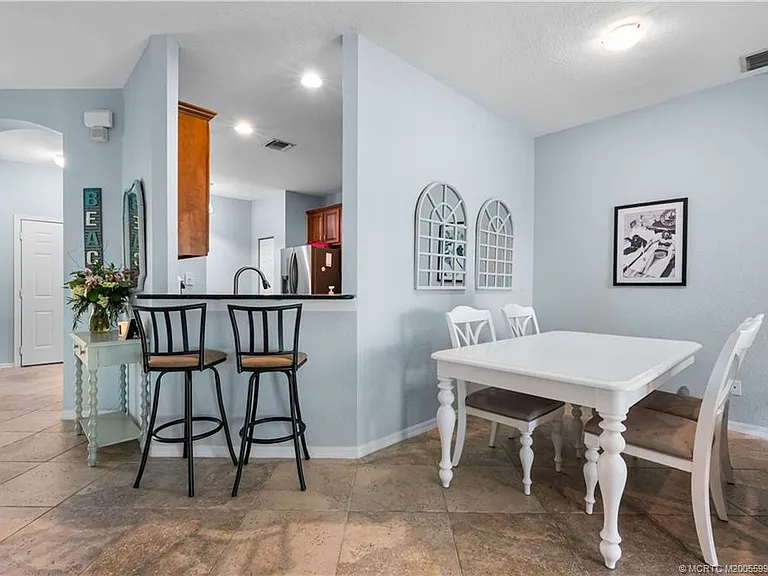 1560 SE Wilshire Pl #102 — Photo 2