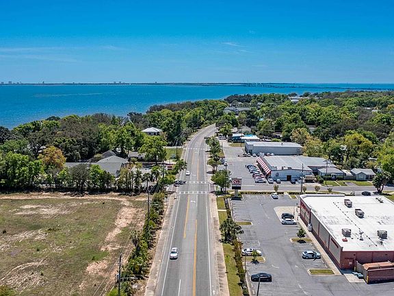 3rd image of 900 Scenic Hwy #A